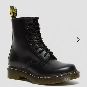 1460 WOMEN'S SMOOTH LEATHER LACE UP BOOTS